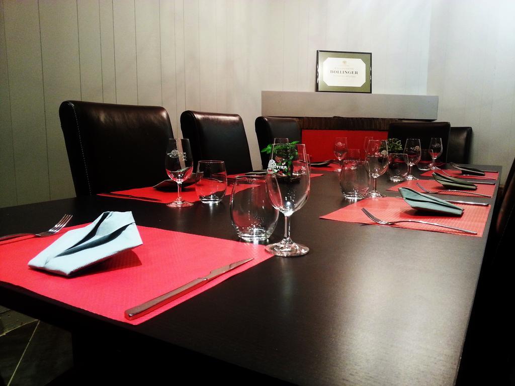Hotel-Restaurant Des Voyageurs Le Cheylard Ngoại thất bức ảnh